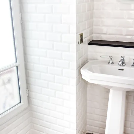 Litteraire Marcel Ayme, Bw Premier Collection Hotell