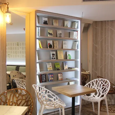 Litteraire Marcel Ayme, Bw Premier Collection Hotell