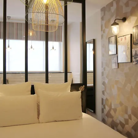 Hotell Litteraire Marcel Ayme, Bw Premier Collection 4*