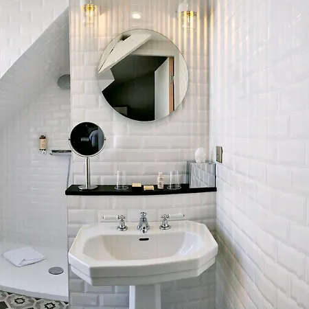 Hotel Litteraire Marcel Ayme, Bw Premier Collection Paris